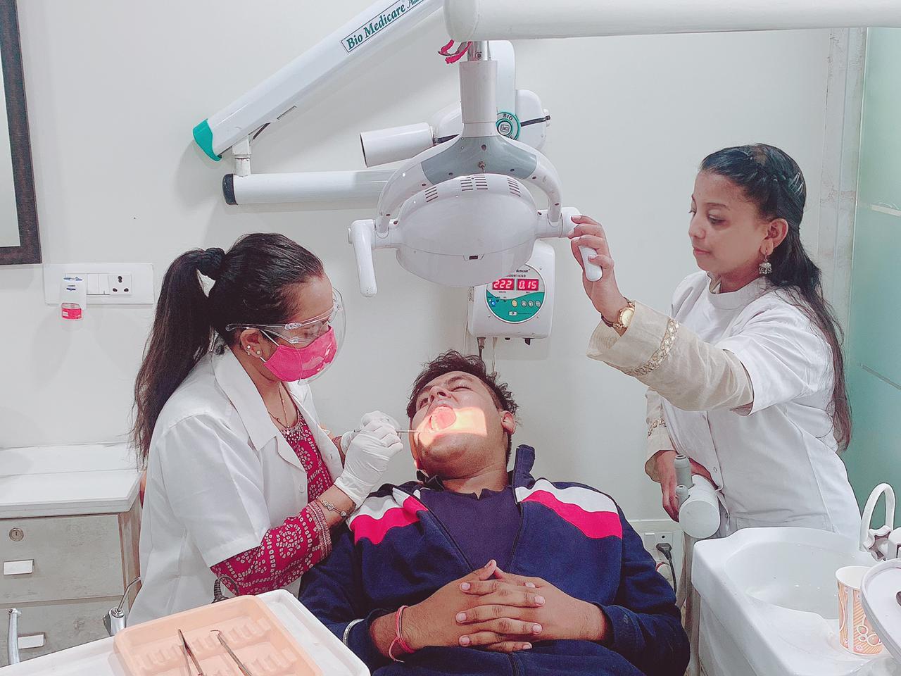 Advanced dental chair at Maxcare Dental Clinic Nagpur